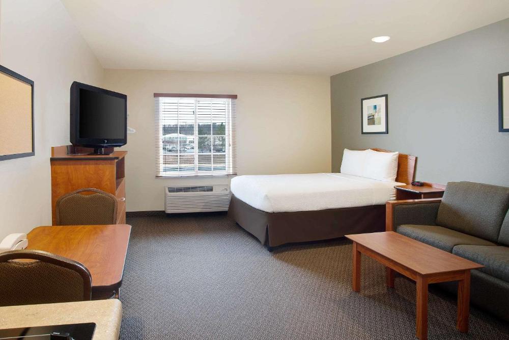 Queen Suite with Tub - Accessible/Non-Smoking interior