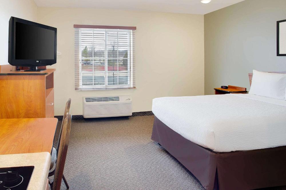Queen Suite - Non-Smoking interior